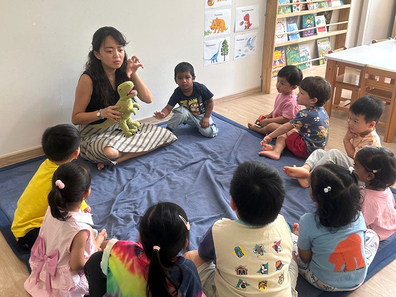 classroom activity during Mosaic Preschool bilingual playgroup in Singapore