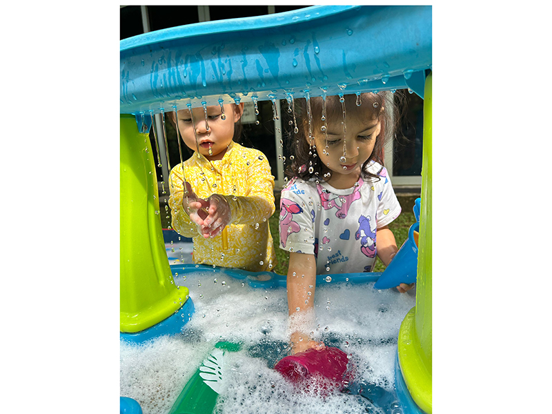 waterplay for infant playgroup - Mosaic