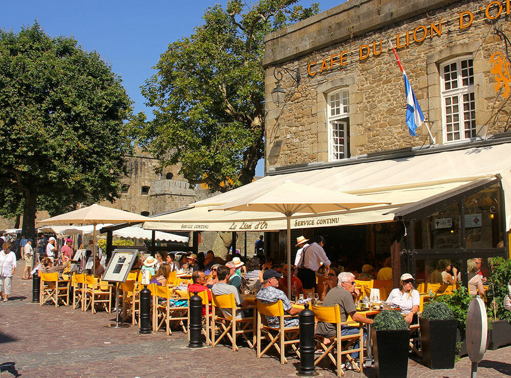 Lion D'or in St Marlo's does a mean pot of moules marinieres