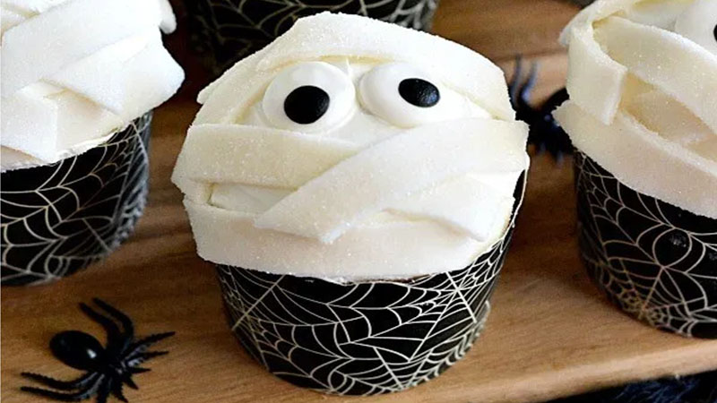 Mummy cupcake