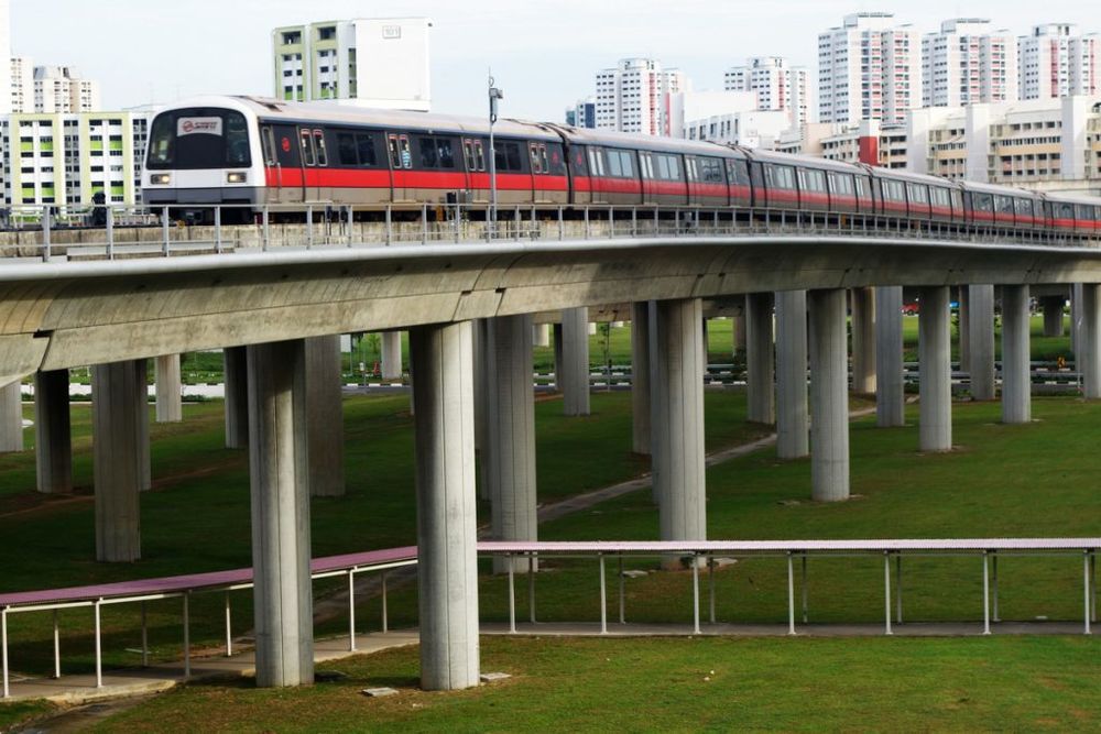 using public transport in Singapore mrt trains how to use trains system in singapore