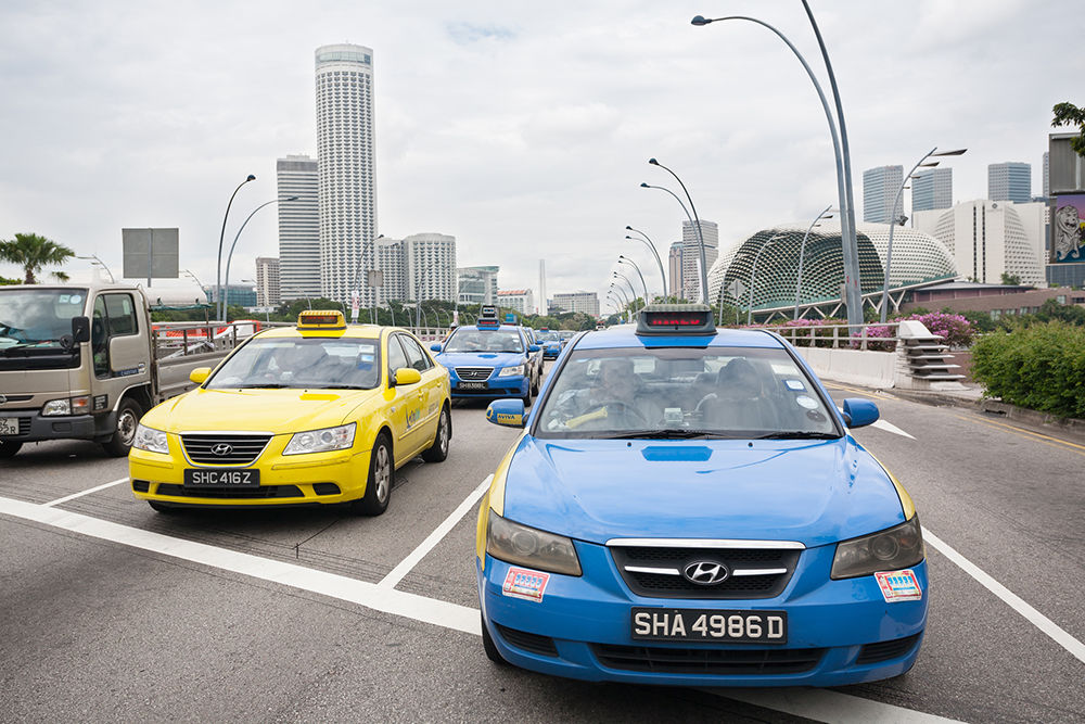 transport in singapore, taxis and cabs, comfort taxi and city taxi, travelling around singapore,