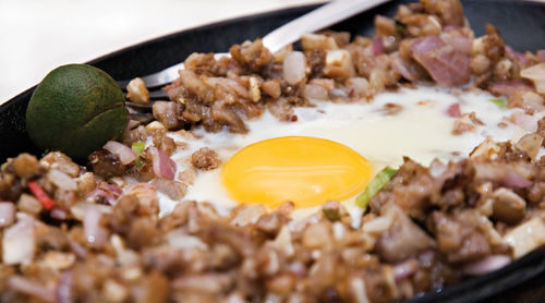 recipe for sisig with spam and corned beef, Philippines sisig recipe, cook the Filipino sisig dish