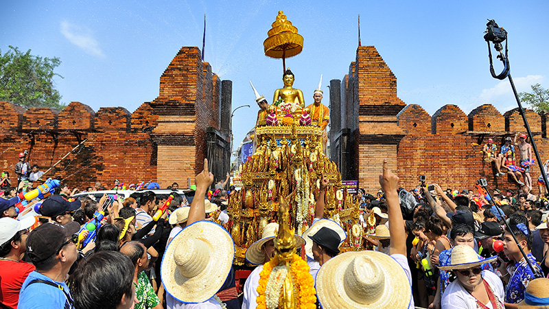 songkran chiangmai buddah ceremony