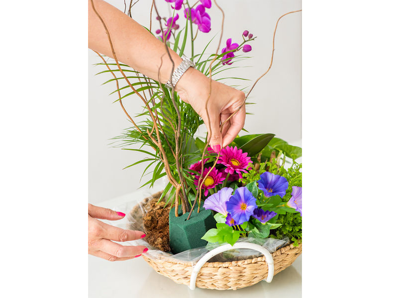 Flower arrangement basket