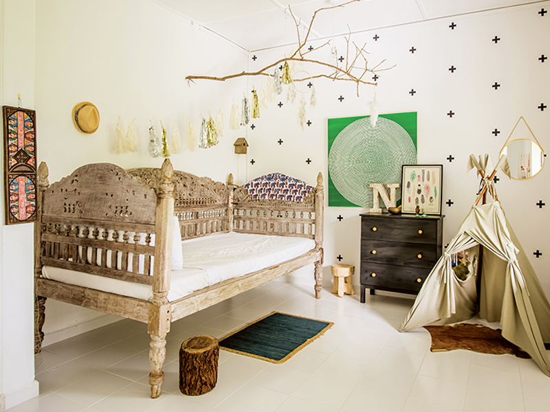 Black-and-white house kids bedroom