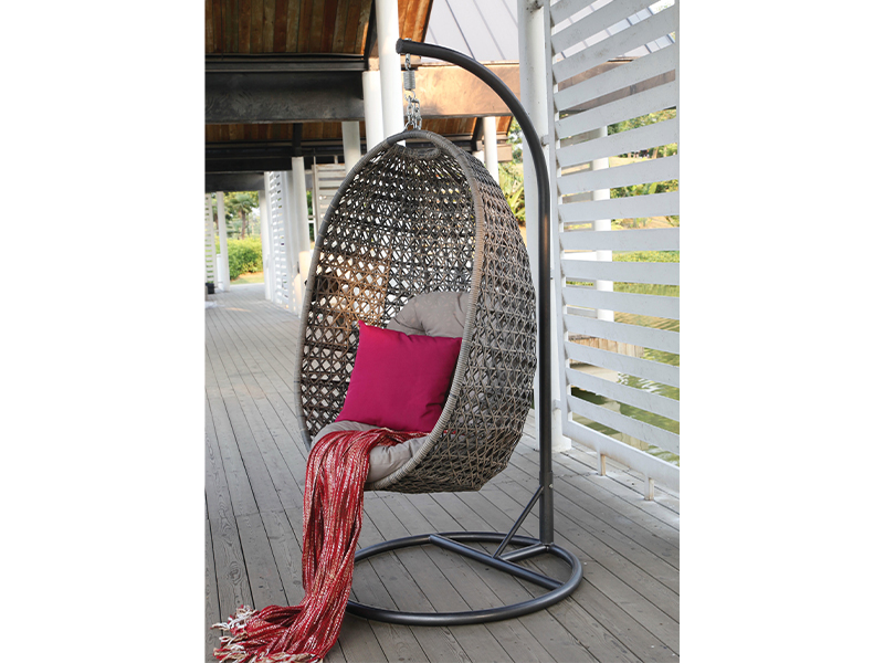 Egg chair for outdoor living