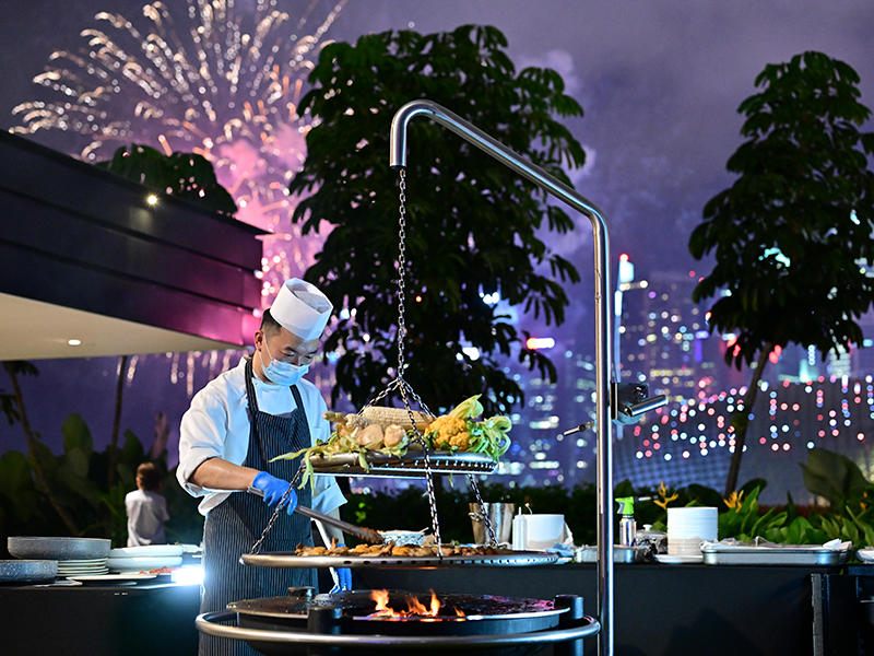 Fireworks Countdown Party at Skyline Bar - Countdown in Singapore