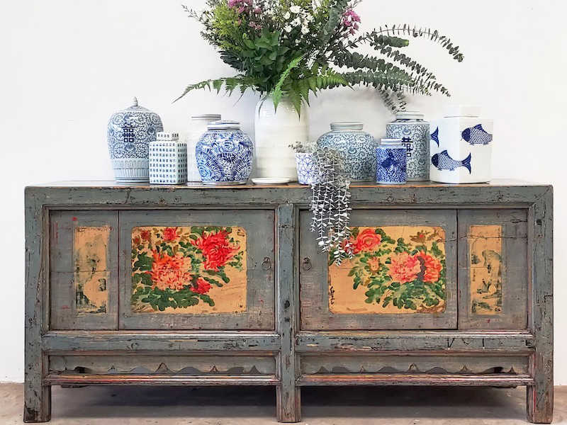 Antique Chinese furniture store 