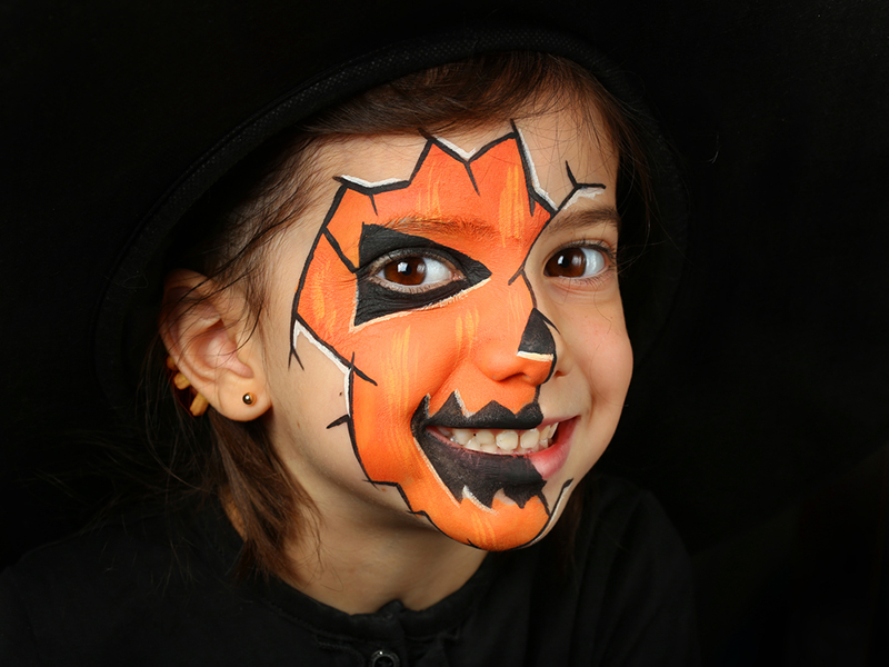Halloween face painting pumpkin