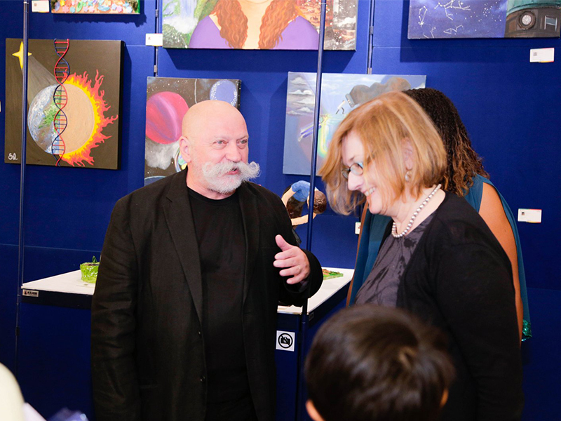 Dr. Trisha Craig, Dean of CIPE, Yale-NUS College, chatting with Mr. Milenko Prvacki, Senior Fellow at LASALLE College of the Arts and a renowned contemporary artist.