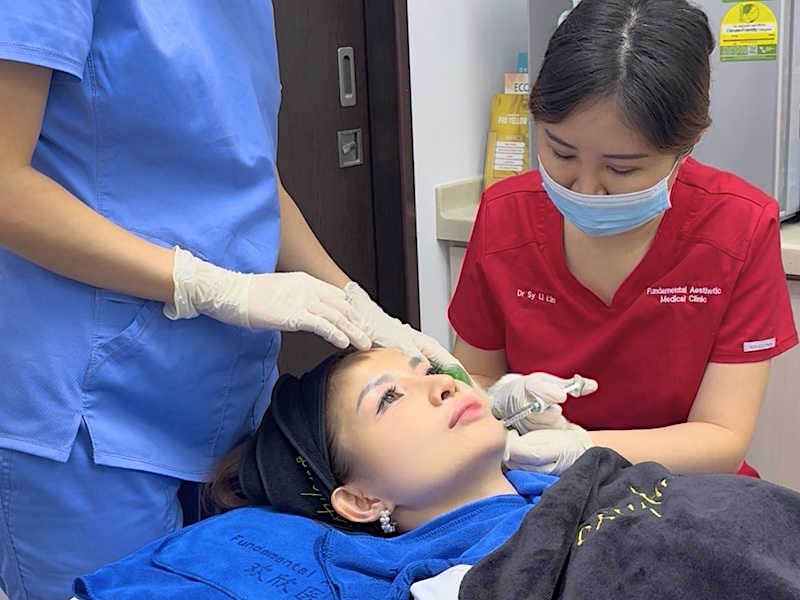 Facial treatments in Singapore skin clinic for wrinkles, like collagen skin boosters and Ultraformer MPT