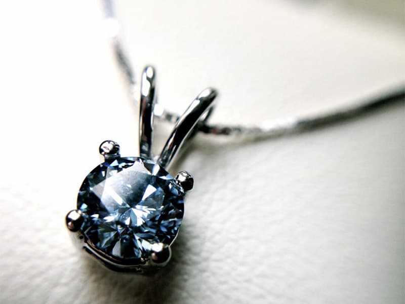 image of a diamond pendant, one way to remember a loved one