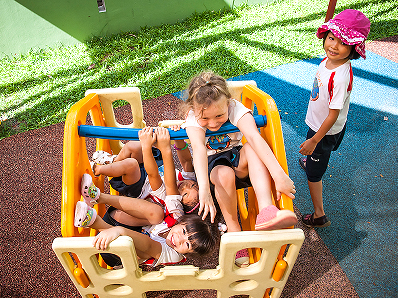 Shaws Preschool unstructured curriculum outdoor play