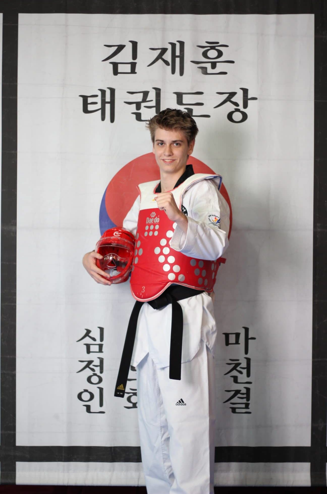 J H Kim Taekwondo Institute teen student
