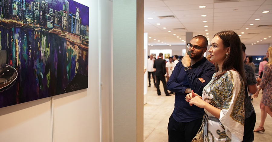 Tatinis Art Show event-goers
