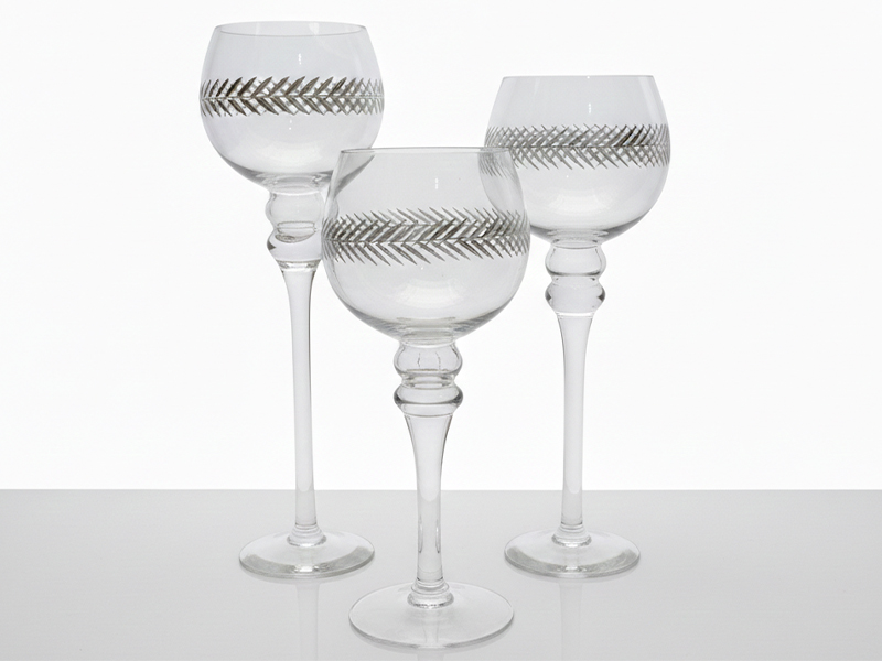 kitchenware & kitchen accessories Set of three clear glasses with frosted leaf-pattern etching and elevated on slender stems, WTP Furniture
