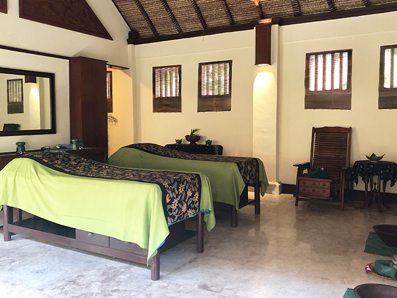 Holiday Inn Resort Batam spa villa treatment room