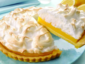 Easy Lemon Meringue Pie - you'll make everyone happy with this recipe!