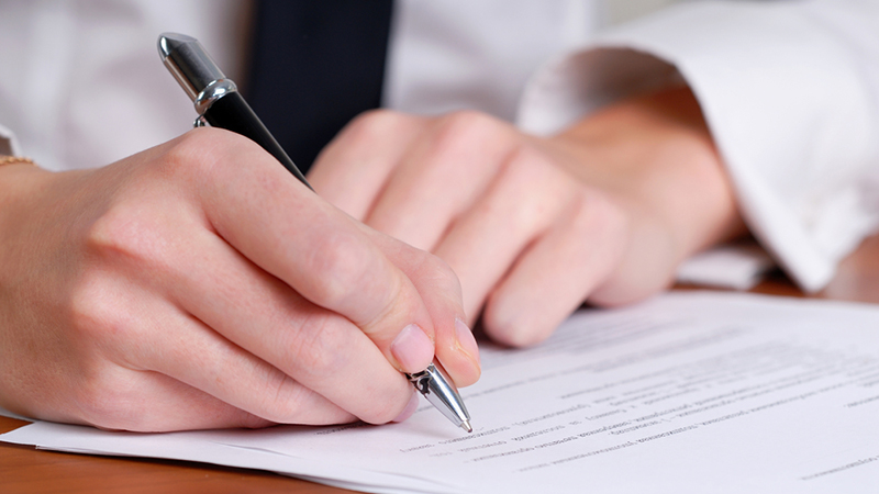 Signing a will document