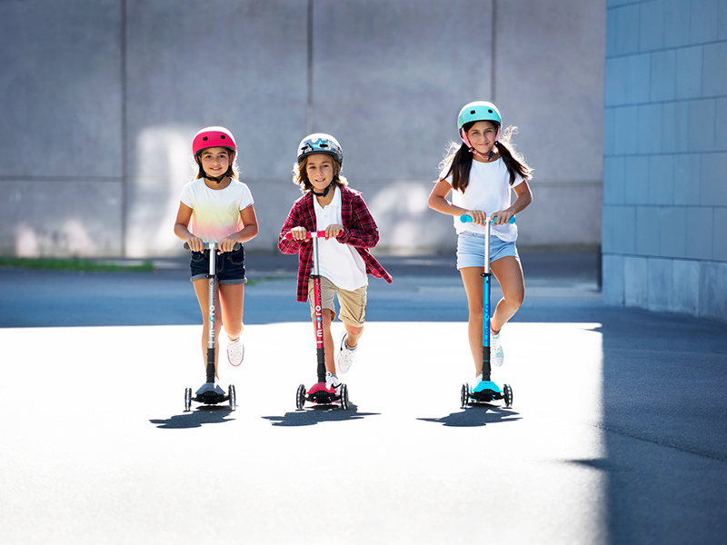 Maxi Micro Deluxe Foldable LED scooters where to go scooting in Singapore