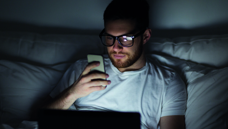 if you're wondering how to be healthier, unplug one hour before bedtime