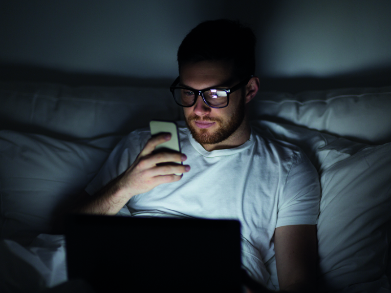 if you're wondering how to be healthier, unplug one hour before bedtime