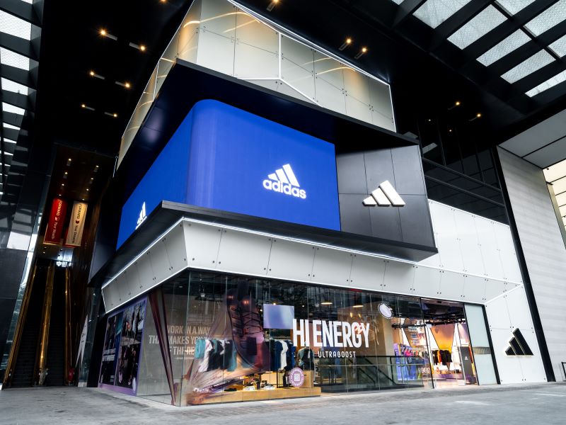 Normaal gesproken Natura heilige adidas Singapore opens its new brand centre on Orchard Road
