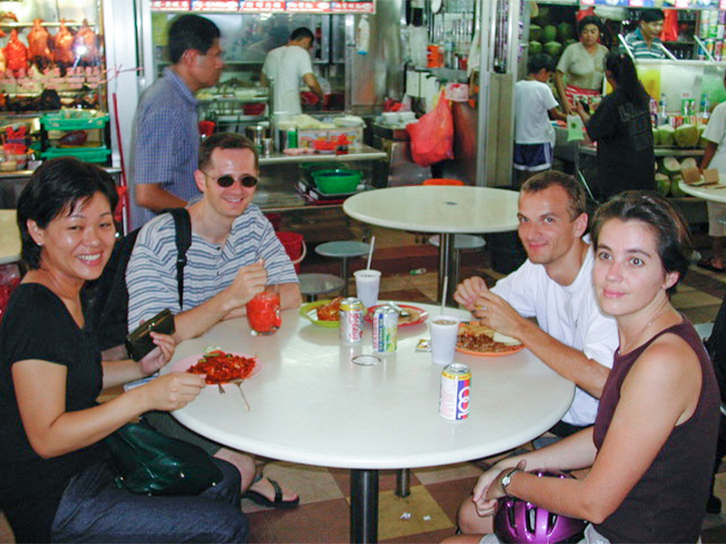 expats in singapore making friends