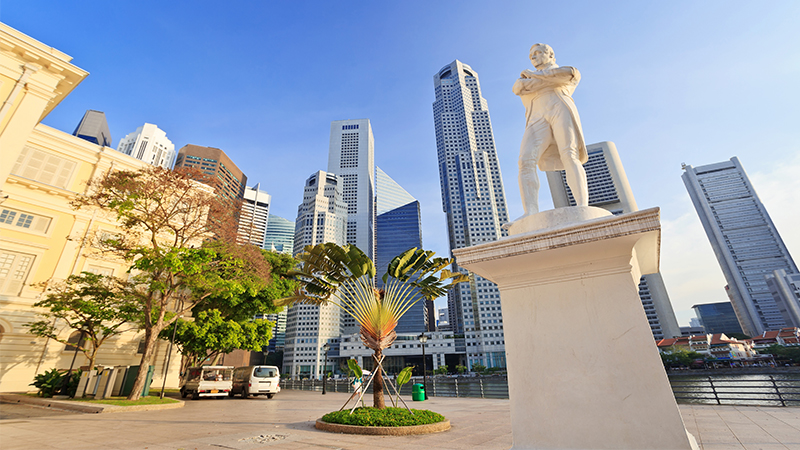 Raffles statue singapore river walk