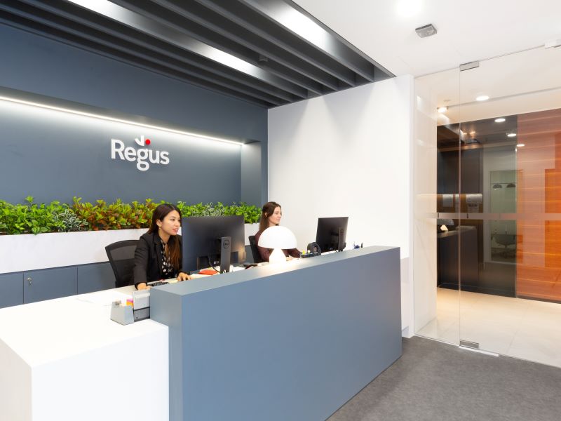 Regus office space to rent in Singapore hot desk