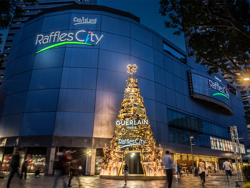 Raffles city guerlain tree by night, shopping in singapore