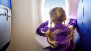 safety and health tips for flying with kids