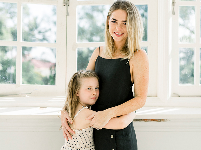 Amanda smith and daughter living in singapore