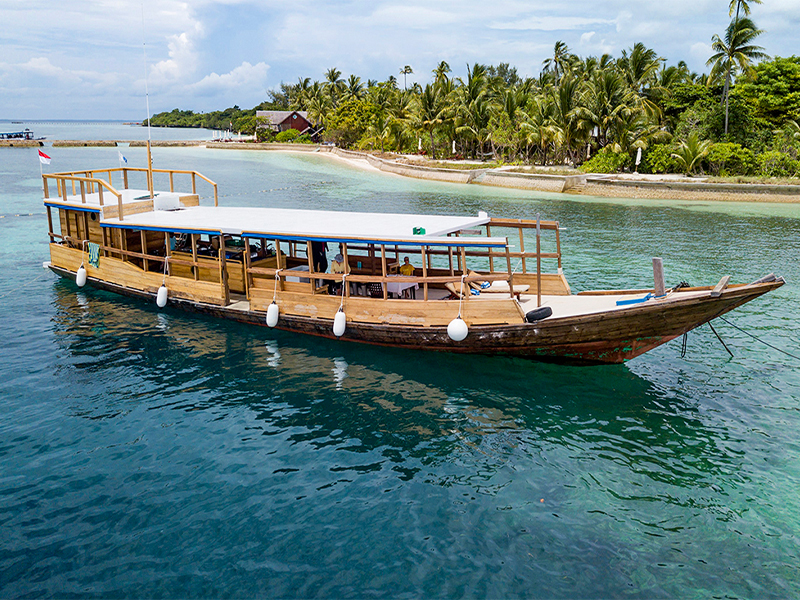 Resort in Indonesia - private boat