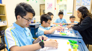 students class learning experience with collaborative teaching approach at school
