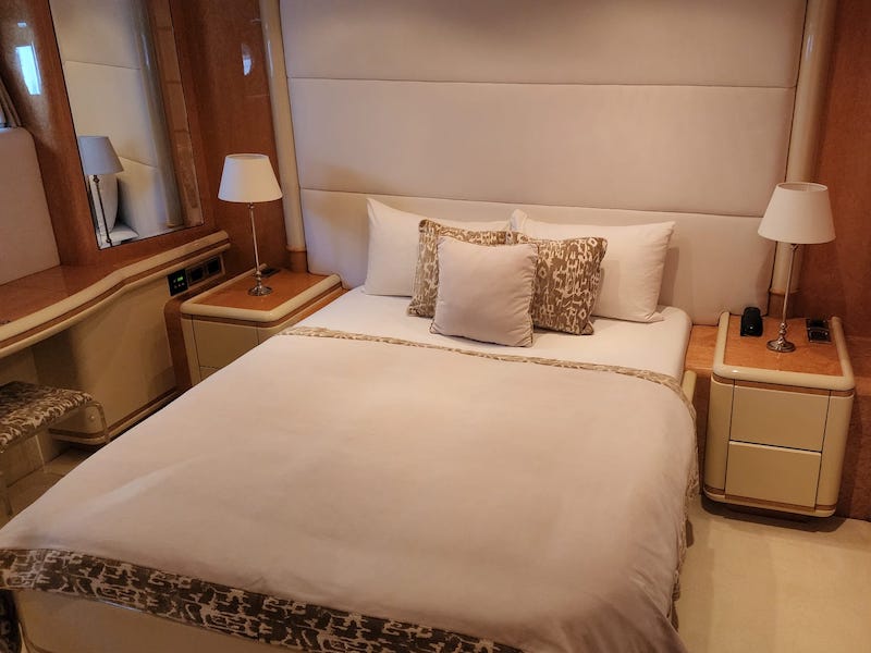 yacht rental in Singapore