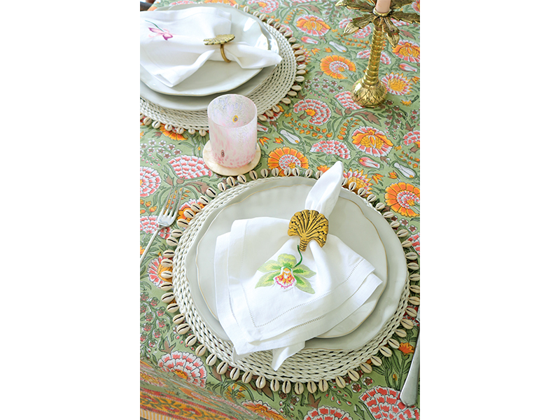 dinner plates and tableclothes napkins crystal glassware