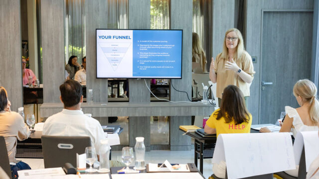 elizabeth taylor coaching ai workshop on clearer business messaging