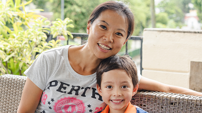image of happy parent with child in Singapore international school - Holland