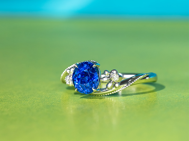 Madly engagement rings in Singapore - diamond ring design, diamond rings and eternity rings plus diamond ring design