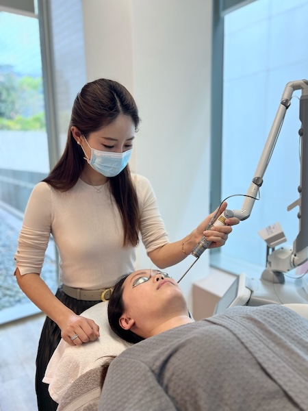 Laser treatment for pigmentation, melasma and sun damage at Lux Medical Aesthetic Clinic in Singapore - Starwalker 4S Laser super pico laser treatment