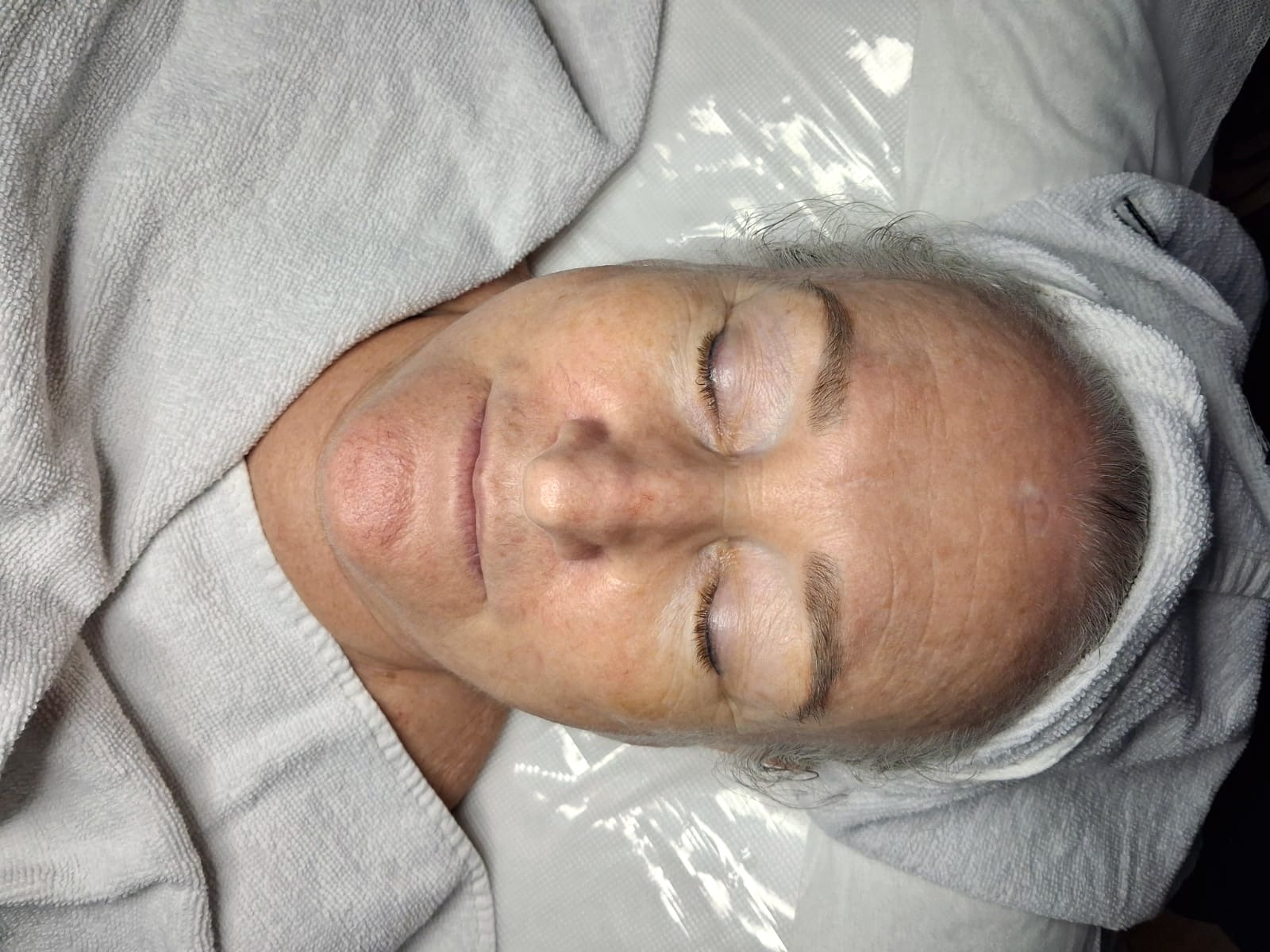 Pablo Blau - hydrating facial spa treatment in Singapore combined with salt room therapy
