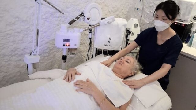 Pablo Blau - hydrating facial spa treatment in Singapore combined with salt room therapy