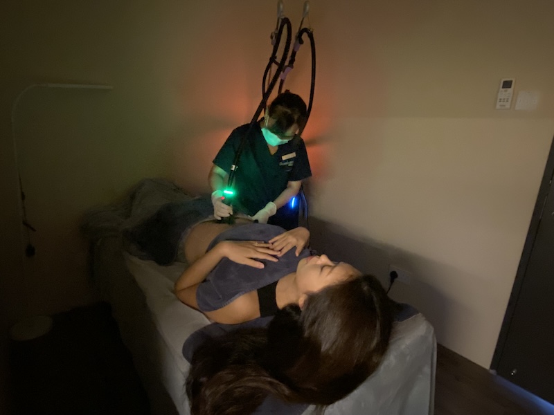 Medical spa at Dempsey Hill for hydrafacials and more - we review Onda Pro face lifting body toning treatment at Illuminate Medispa