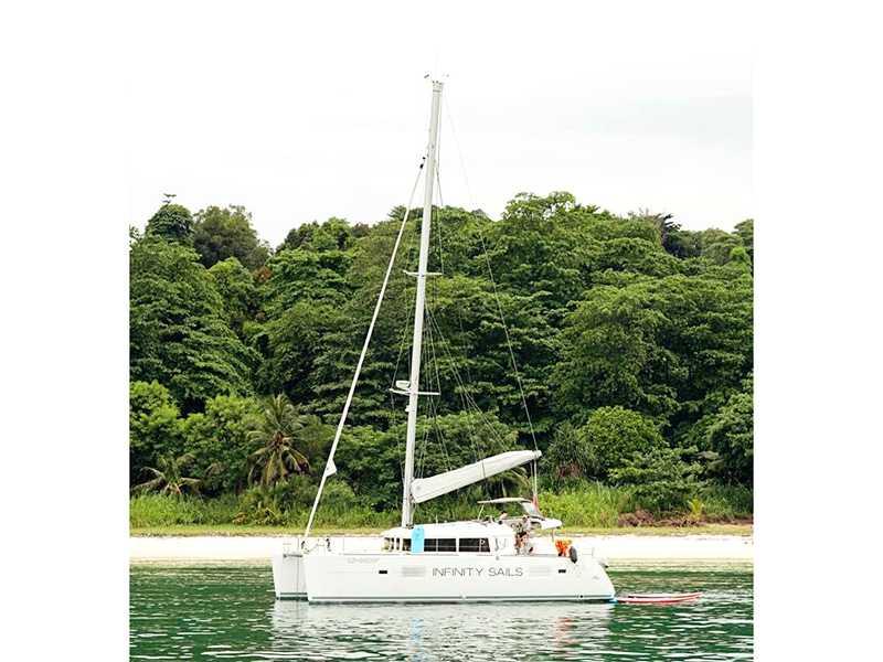 renting a yacht in Singapore - Sing Yachts Argon