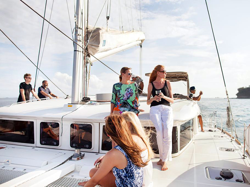 cruising on Sing Yachts - private yacht booking