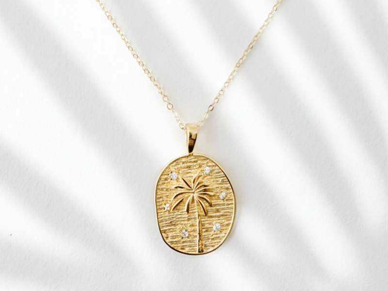 Ideas for Christmas presents from AROO gold pendant Ideas for Christmas presents from AROO gold pendant