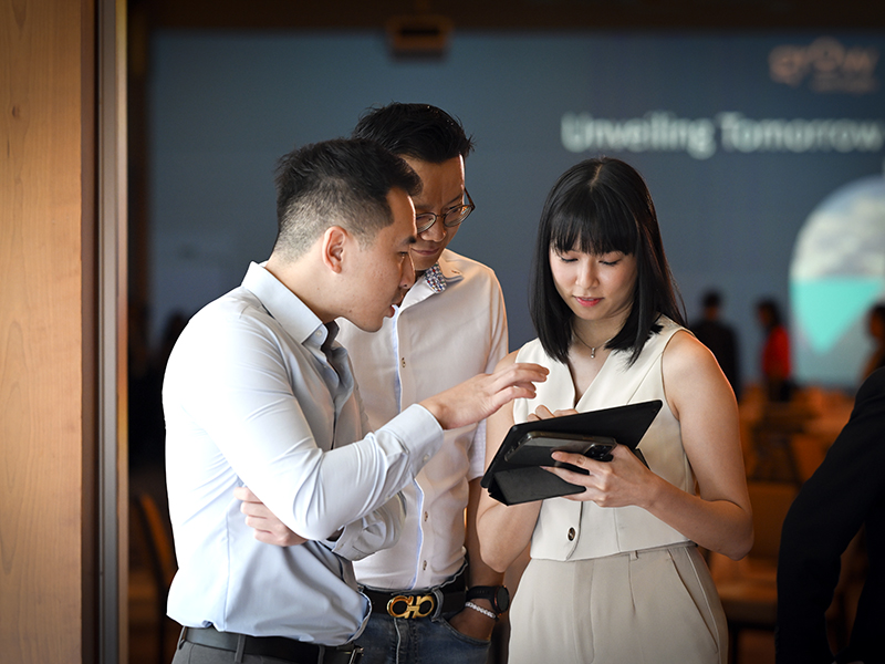 financial advisors discussing investment platform Grow with Singlife