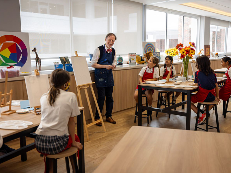 painting lesson in the Art studio – Tanglin Trust